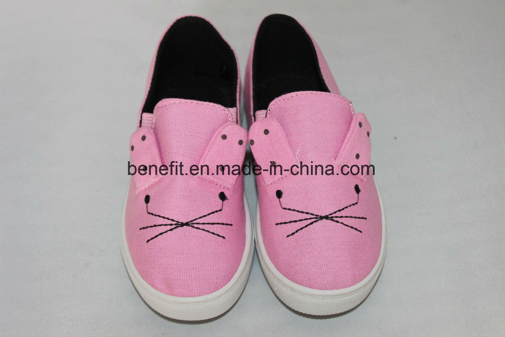 Children's Canvas Shoes with Little Cat Decoration