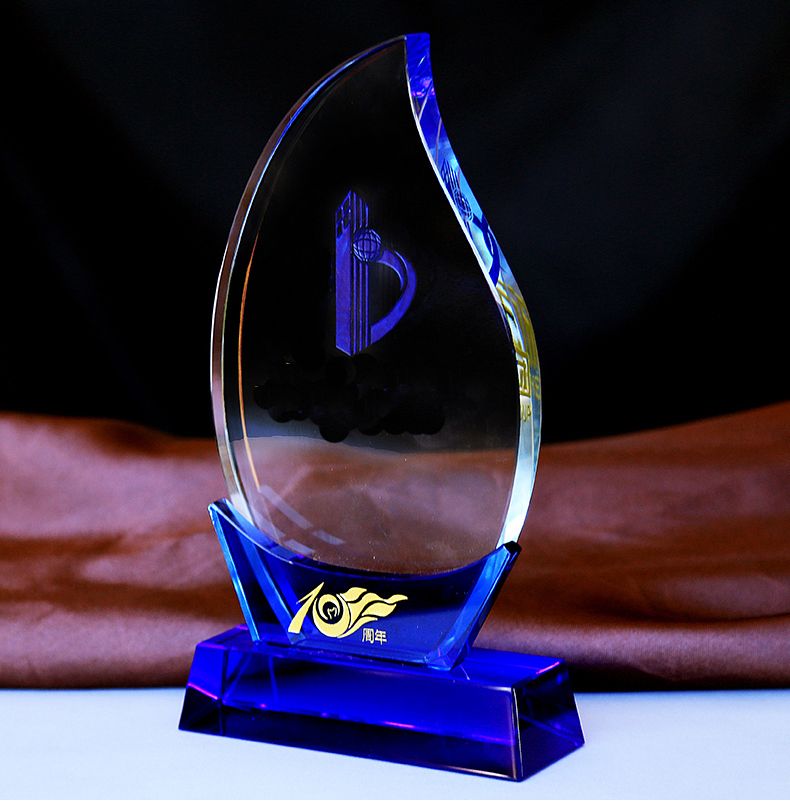 Blue Leaves Crystal Trophy