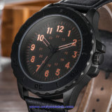 Custom Logo Man Quartz Watch Fashion Wrist Watches for Men (WY-17015D)